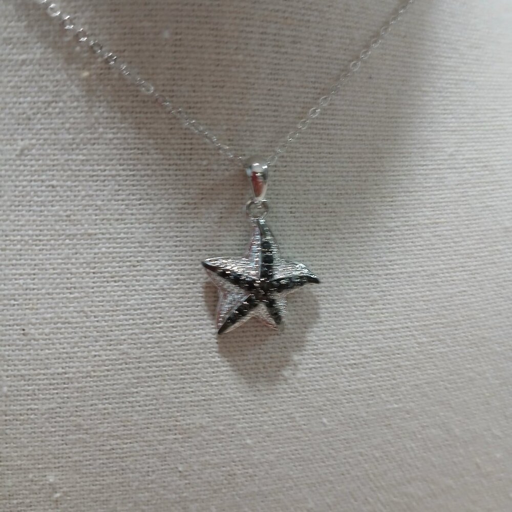 Necklace star fish 2 tone white gold gun metal NWT